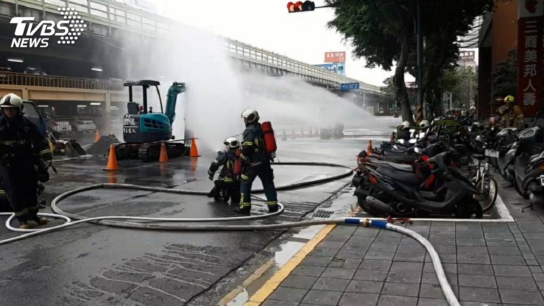 北市驚傳瓦斯外洩 疏散逾8百人警消現場戒備