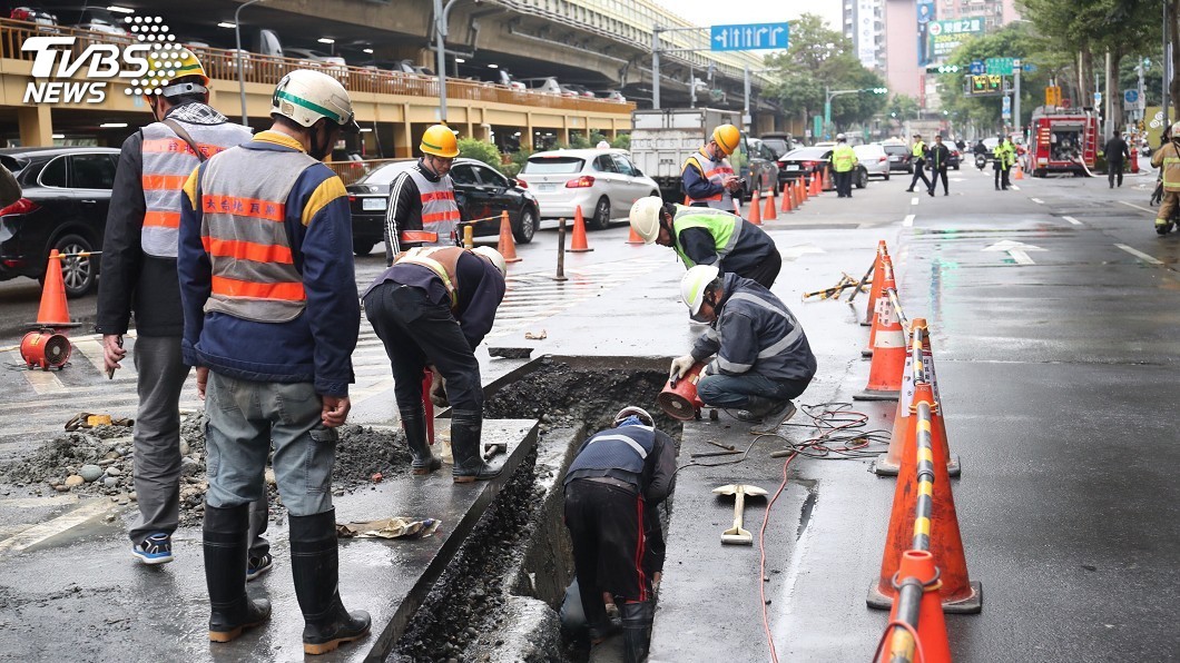 北市瓦斯管線受損　疏散800人確認無外洩