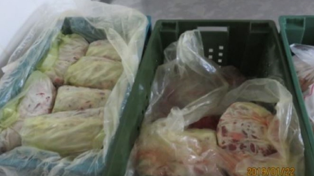 噁!板橋雞排名店遭爆用過期食材 近3噸肉遭查封
