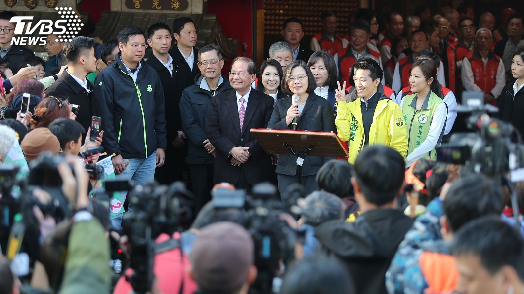 北市立委補選倒數　蔡總統陪何志偉參拜祈福