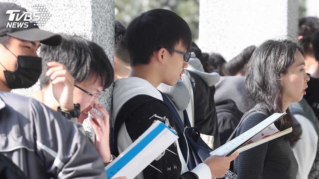 學測英文 考生:難易適中、作文生活化
