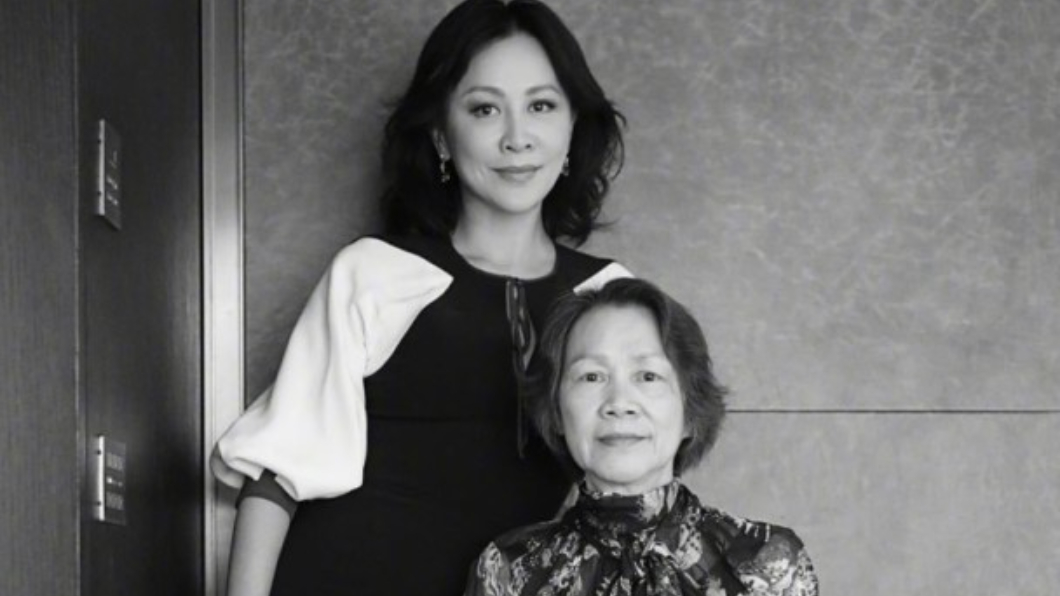 母女倆都保養得宜！翻攝／劉嘉玲微博