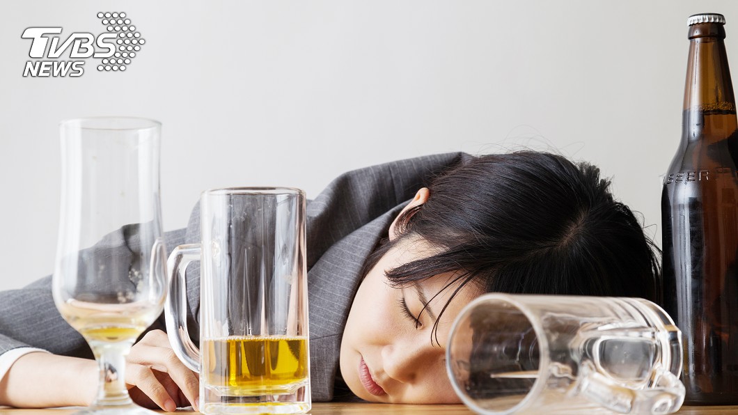過年要喝到掛?飲酒易臉紅者 醫:罹食道癌風險高14倍