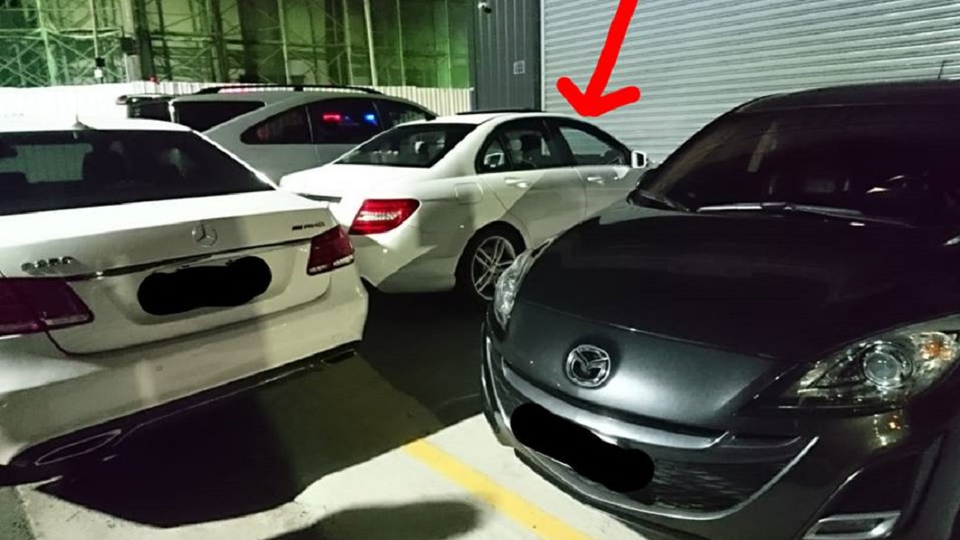 凌晨被警挖醒移車　見2賓士這樣停讓他超火大