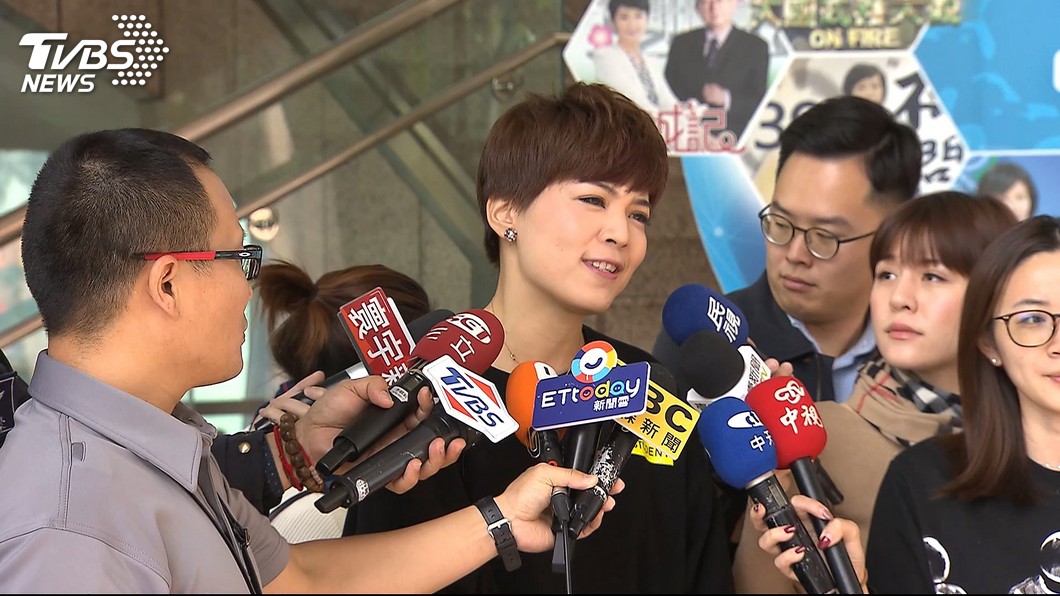 與鮮肉助理爆戀情 議員鍾沛君否認僅姐弟