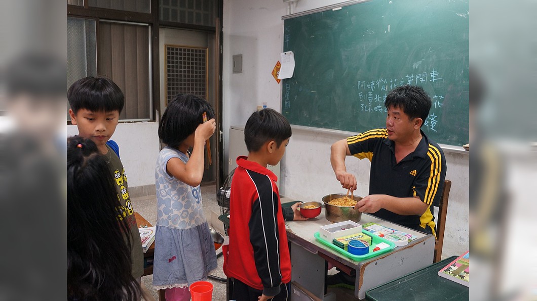 用生命陪伴生命!熱血教師自撞亡 學生難過:再見了