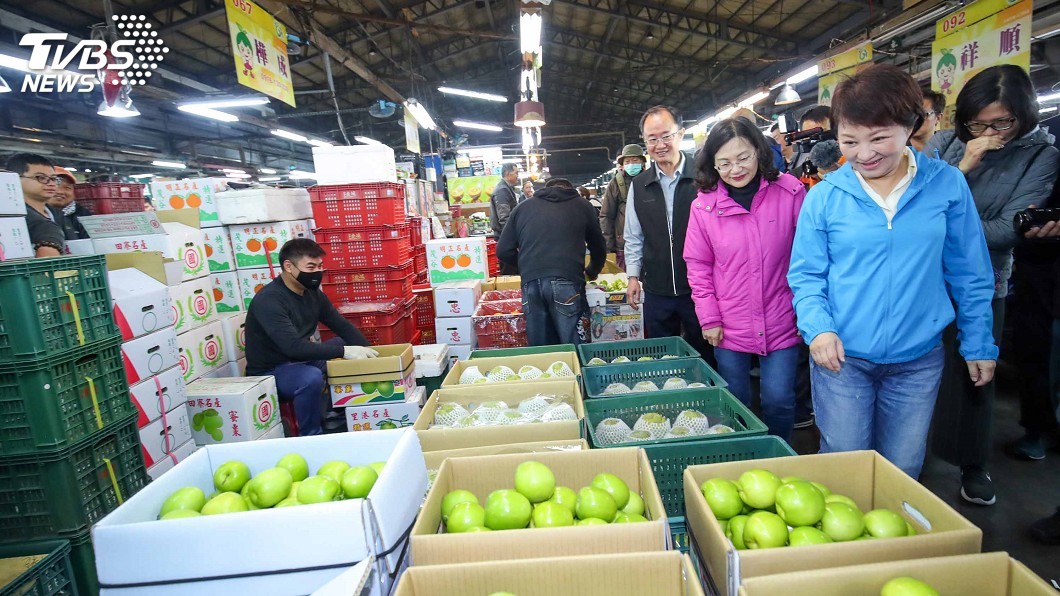 盧秀燕訪果菜及魚市場 展媽媽市長採買力