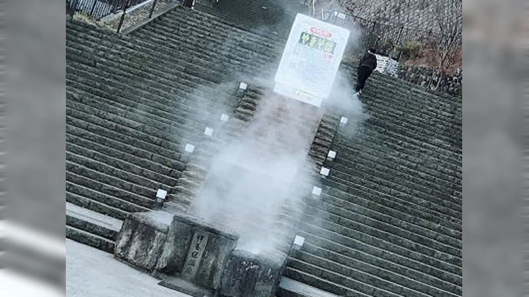 溫泉湧出像瀝泡麵湯　日溫泉地聯手泡麵行銷