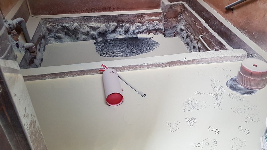 持滅火器噴公共浴池 男稱一時興起覺得好玩