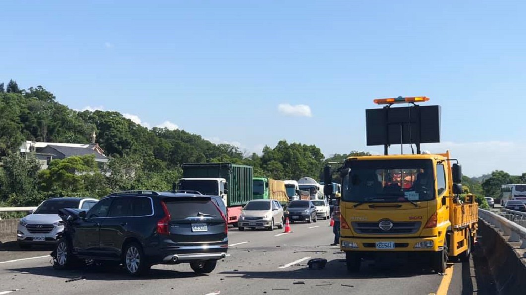 藝人國道車禍!「戰車神柱」救命 警看傻:通常直接收屍