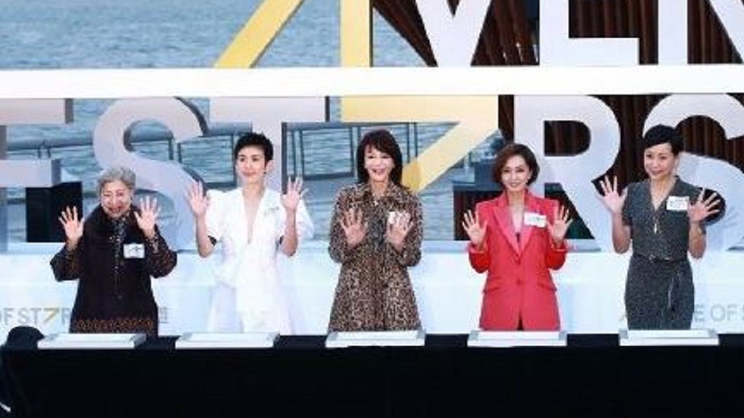 新手印、AR對戰李小龍! 港星光大道重開放