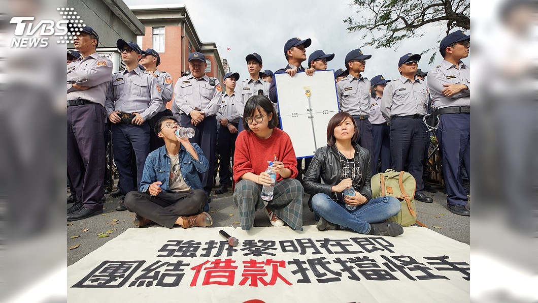 林金連陳情自殘 總統府外一度爆衝突