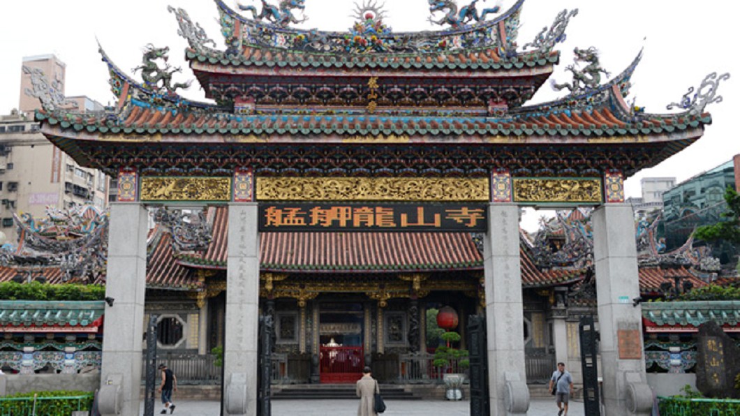 龍山寺5月起禁點蠟燭　原因和這場大火有關！