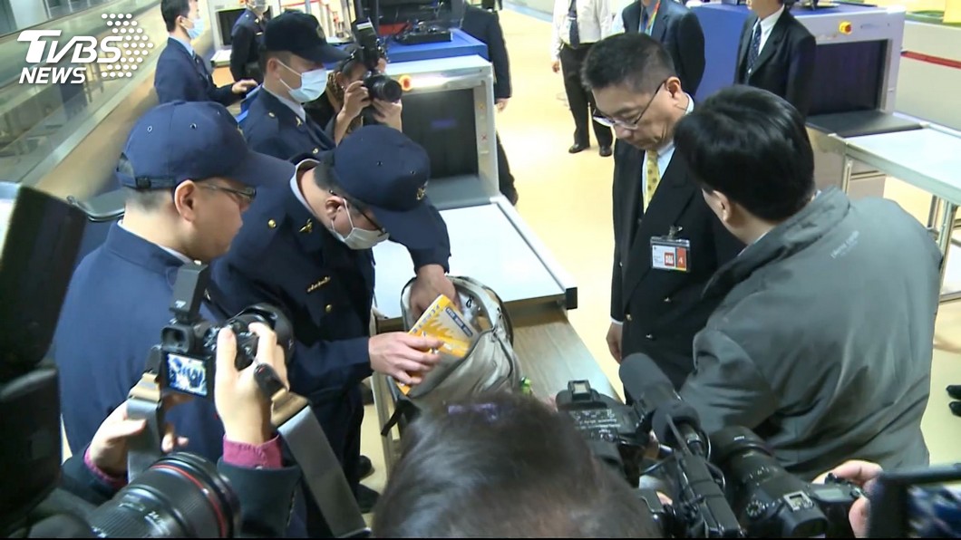 徐國勇視察機場X光機裝設 查驗新措施2/2上路