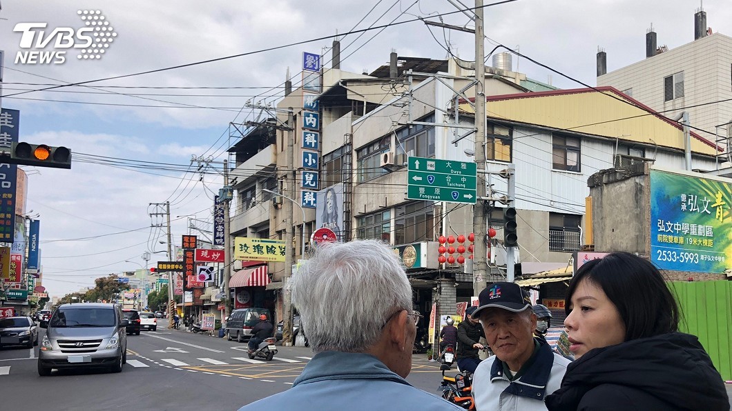 短短50公尺道路4根電線桿佇立 民眾30年行路難