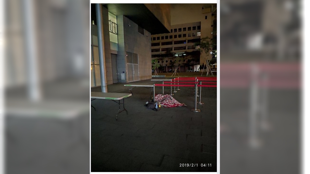 韓國瑜紅包太搶手 鐵粉露宿街頭為搶頭香