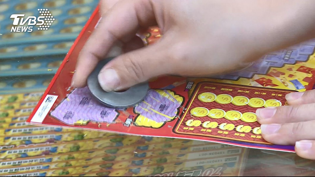 好狗運!聽到「小狗叫幾聲」才買 男子竟刮中100萬元