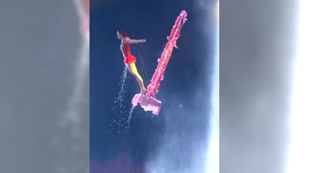 林志玲水上芭蕾結合跳水 優美身段驚艷春晚