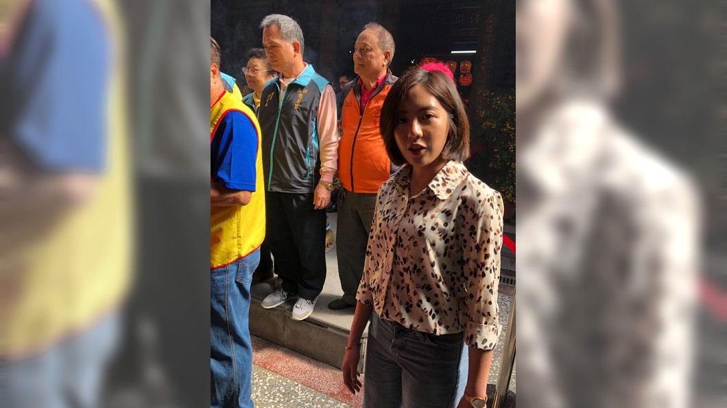 正要說話微微嘟嘴 民眾捕獲無美肌野生學姐