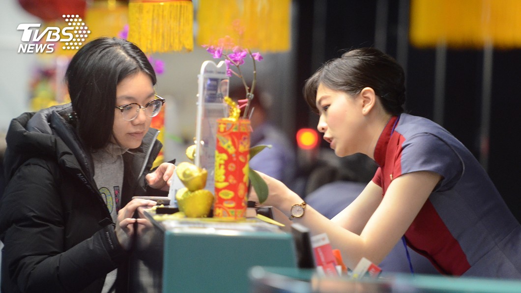 華航機師怒罷工 他們卻在第一線承受乘客壓力