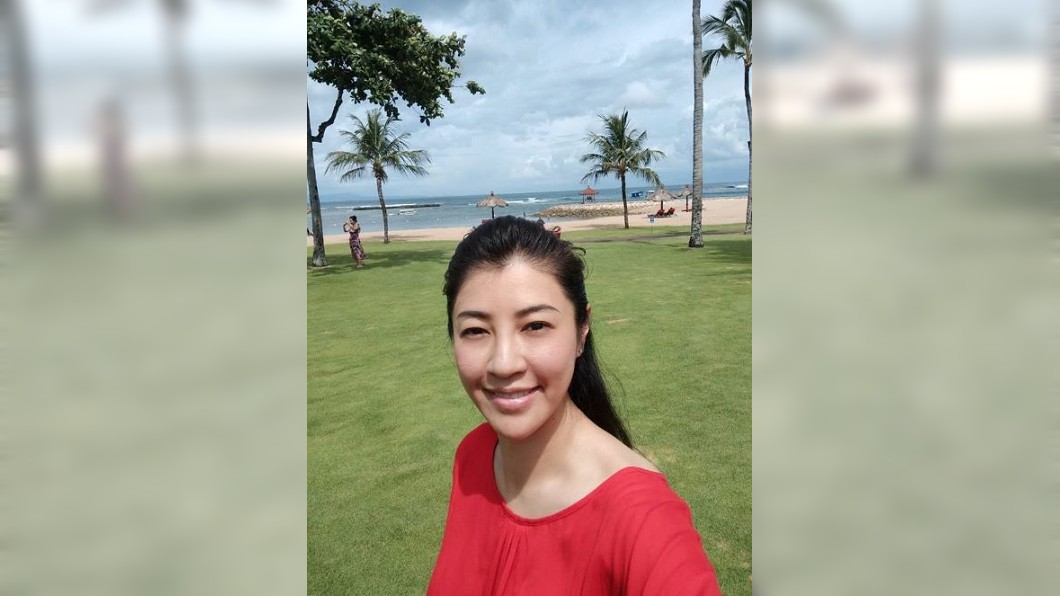身旁跟女童許淑華被誤會當媽 急喊:我未婚!