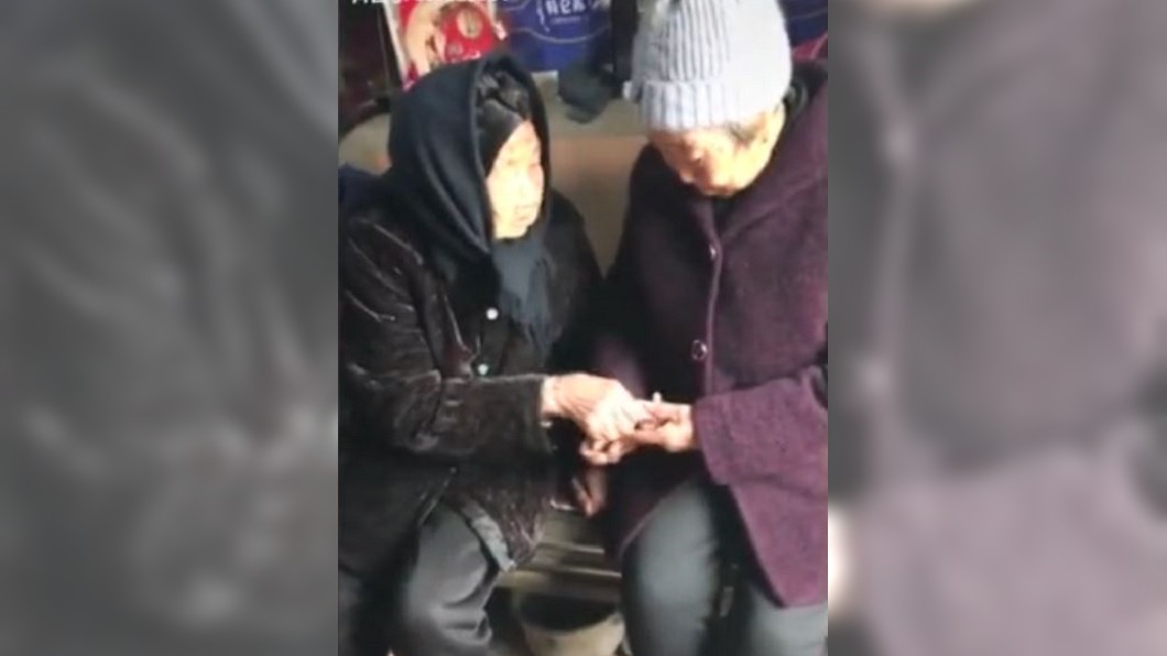 這包羨煞眾人! 74歲老婦收到105歲媽媽的紅包