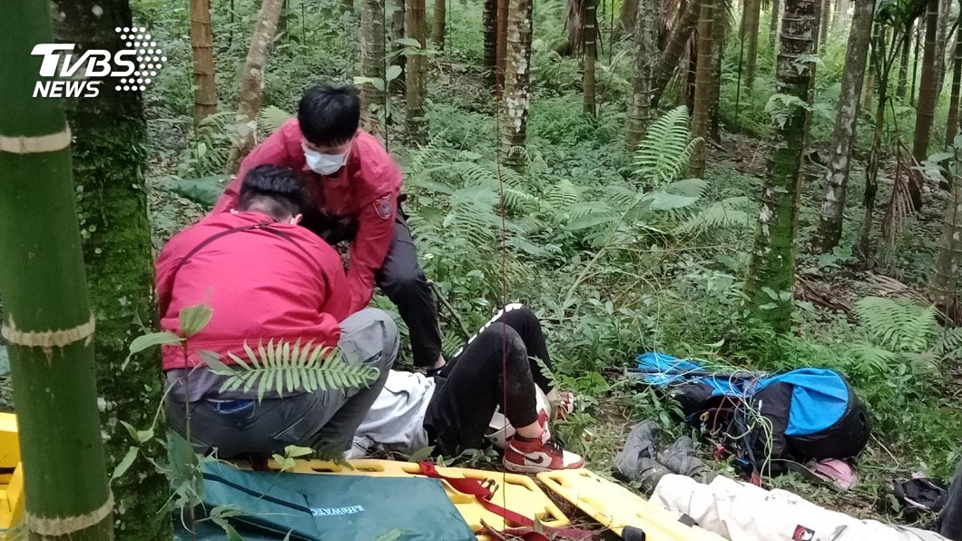 花蓮飛行傘墜落 教練無生命跡象、陸客送醫急救