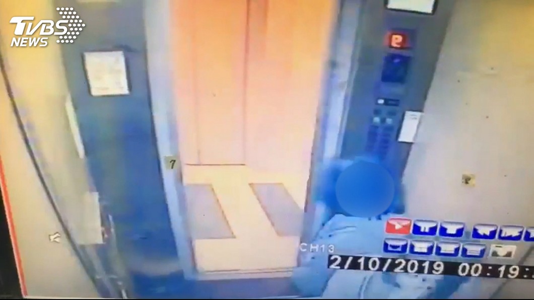 女疑喝醉!搭電梯走路搖晃 返家墜樓亡