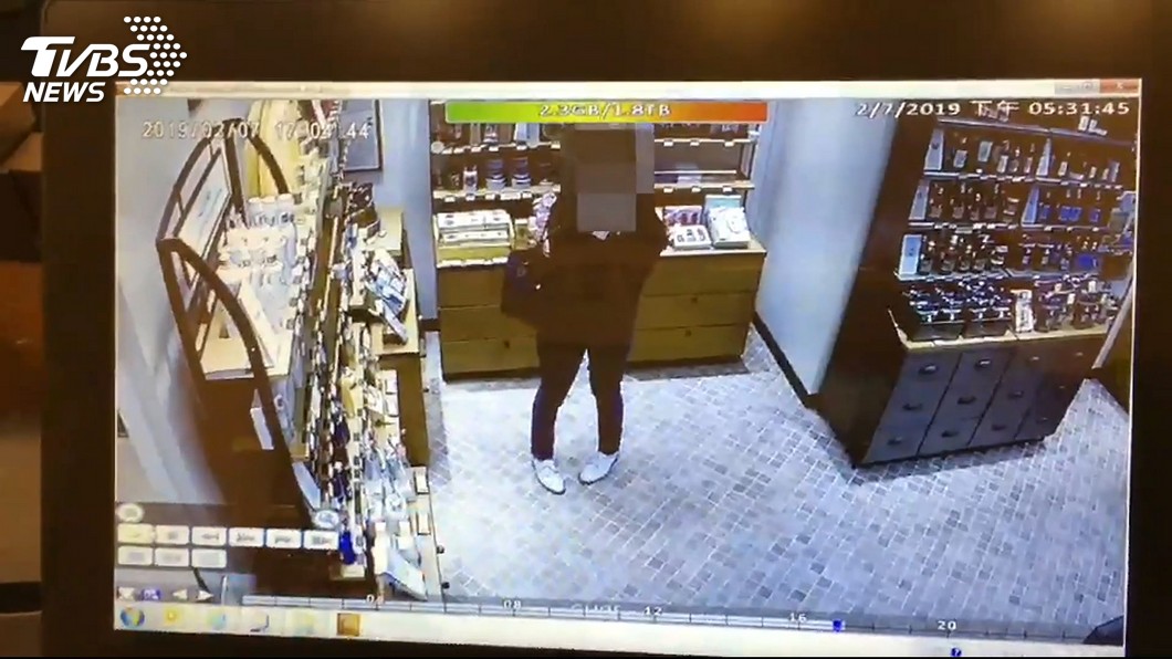 偷保養品被識破! 婦遭逮竟辯:行竊紓壓
