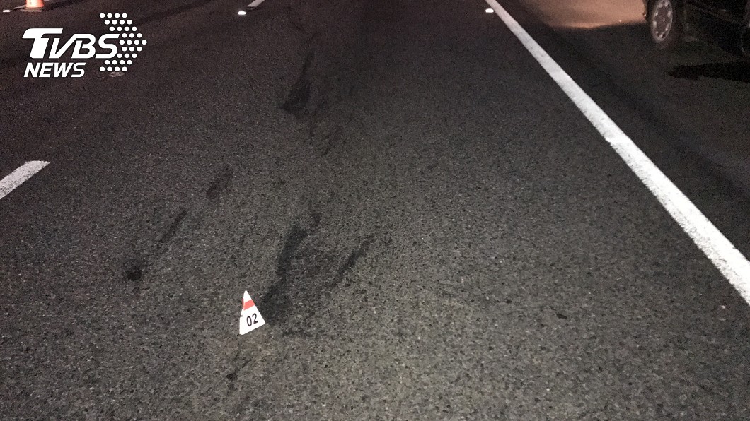 悚!男撞護欄下車查看…慘遭多車輾成「肉泥」慘死