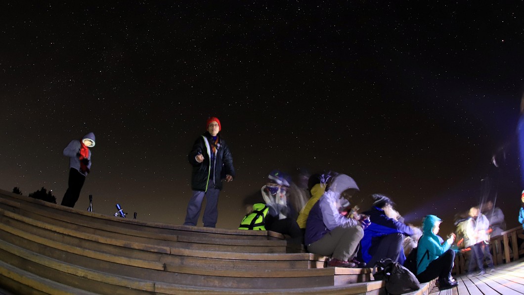 星星彷彿從高山蹦出！　阿里山觀星季14日報名