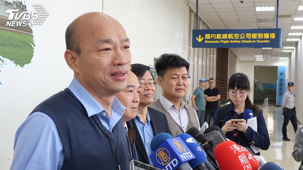 搭直升機鳥瞰高雄 韓國瑜:被空污嚇到