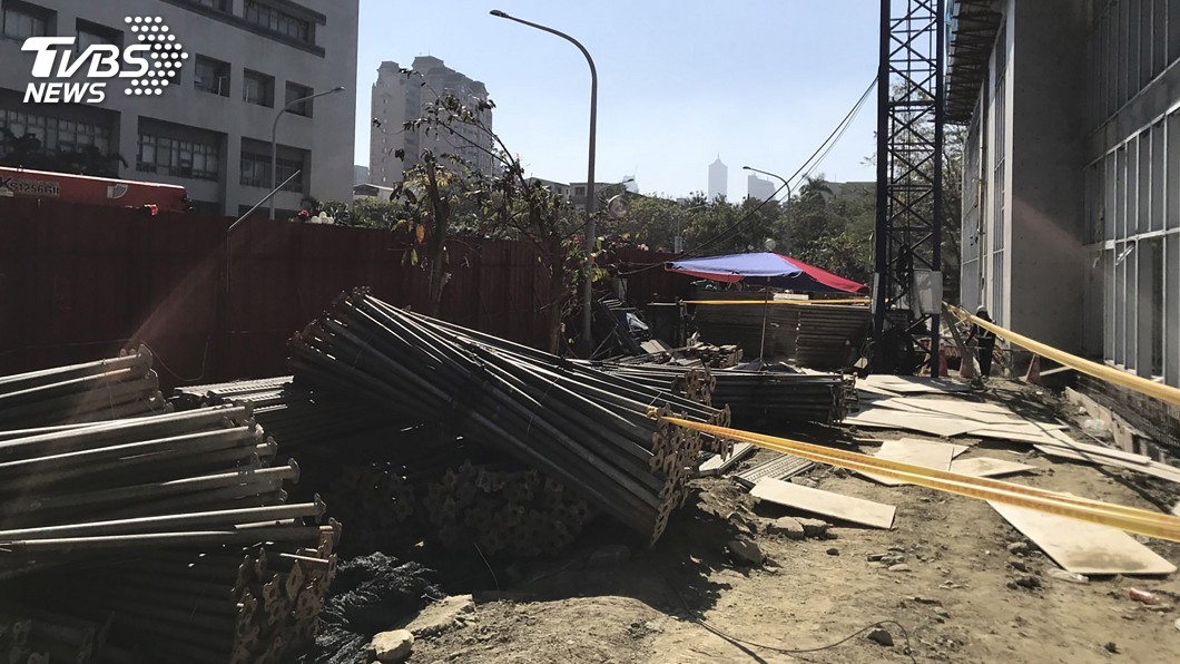 疑吊掛板模掉落 工人遭砸中重傷不治