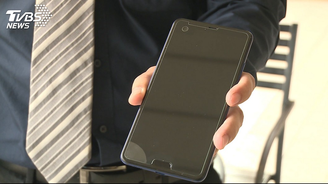 業者稱「保險新機」 送廠維修發現「被拆過」