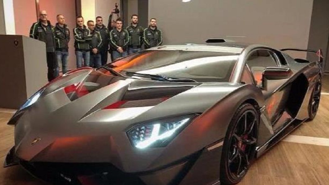 全球僅1輛！2.7億神牛買主是他　車廠員工列隊迎接