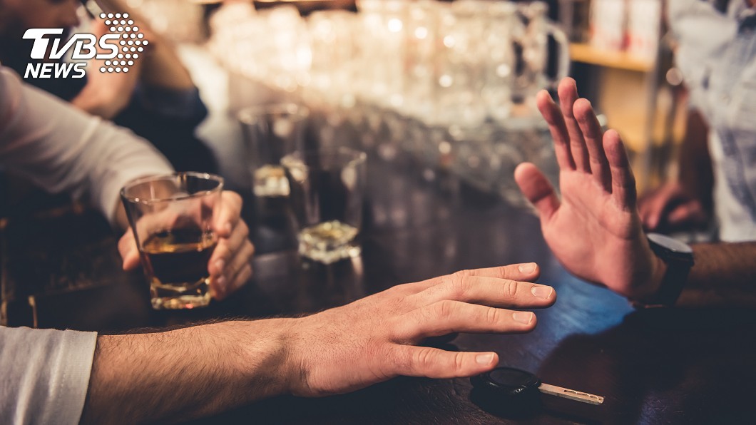 才稱酒駕零容忍!高市警酒駕自摔「酒測值1.24」