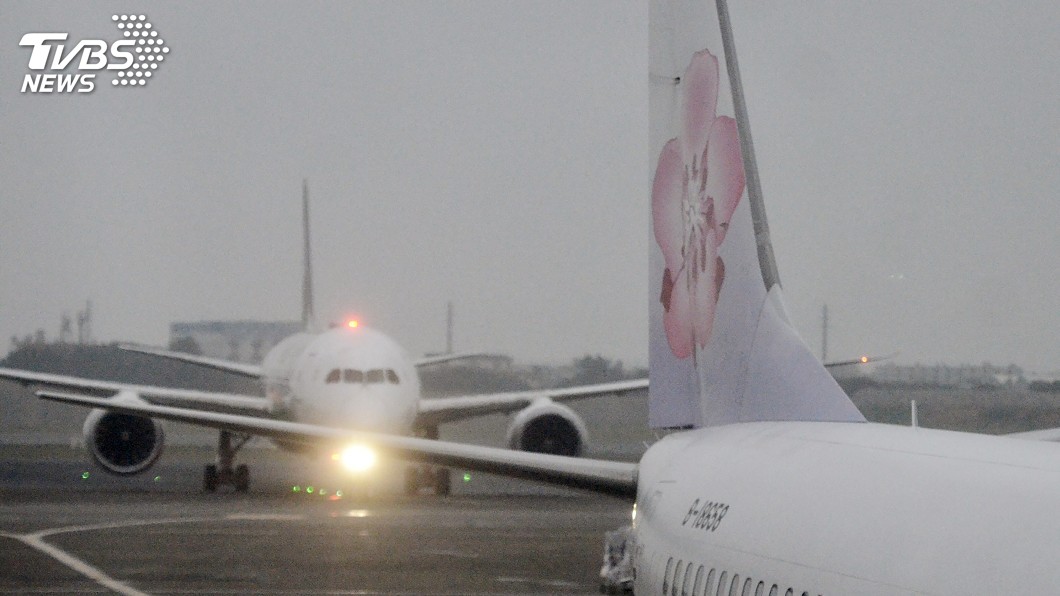 桃機停機坪深夜大爆滿 2家外籍航空包機飛不成