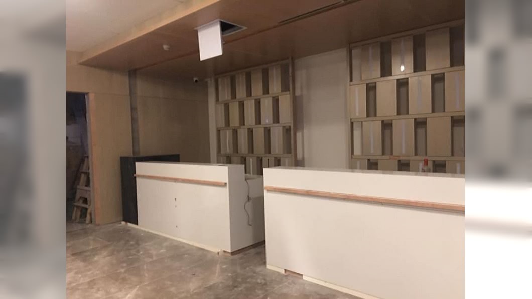 訂房網站出包!抵達飯店竟是工地 地板散落工具油漆
