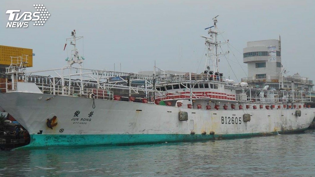 高雄魷釣船福克蘭群島失火 64人獲救5人失蹤