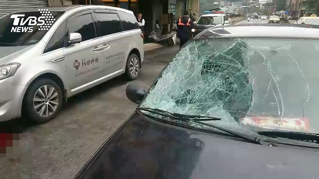 7旬兄妹趕公車闖紅燈　遭91歲駕駛迎面狠撞慘死