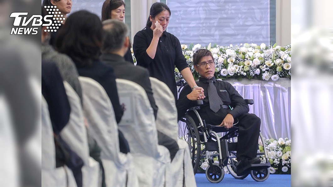 連體嬰忠仁告別式…一句「我還有手」全場淚 弟:好想他