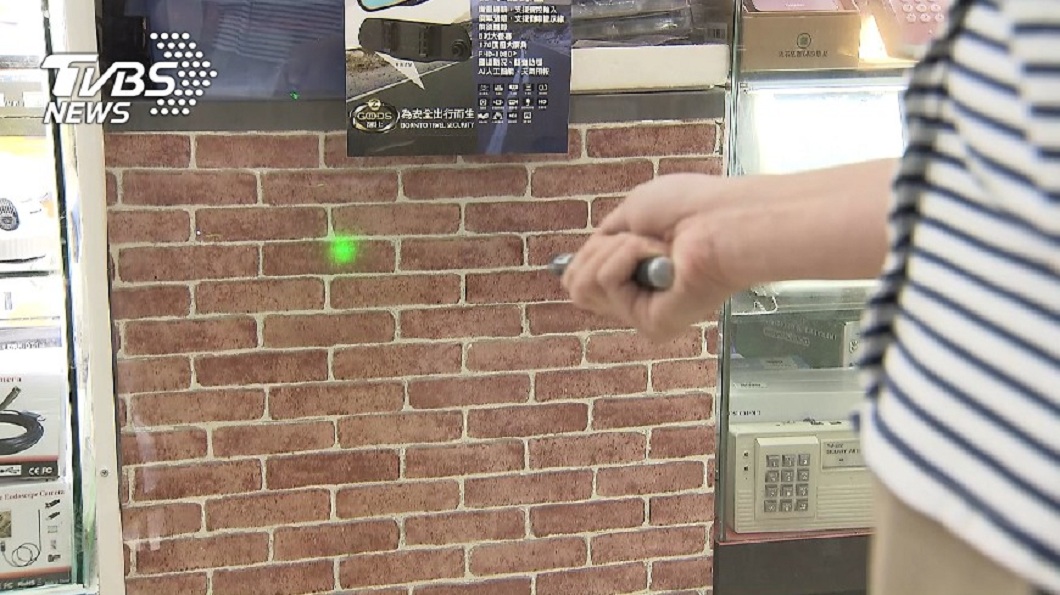 送雷射筆當禮物…兒亂照射入父右眼　視力僅剩0.03