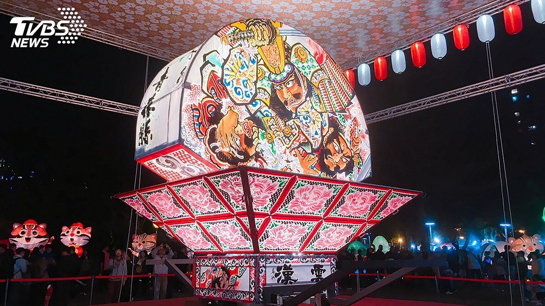 中台灣元宵燈會　日本青森睡魔花燈點燈