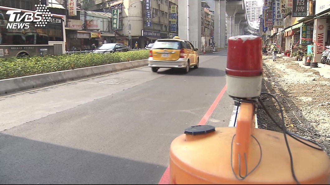 環狀線人行道拓寬! 民怨「車道剩一半」易塞車