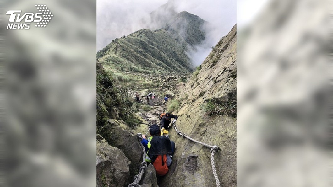 警消登山救7旬翁 意外拍下九份絕美雲海