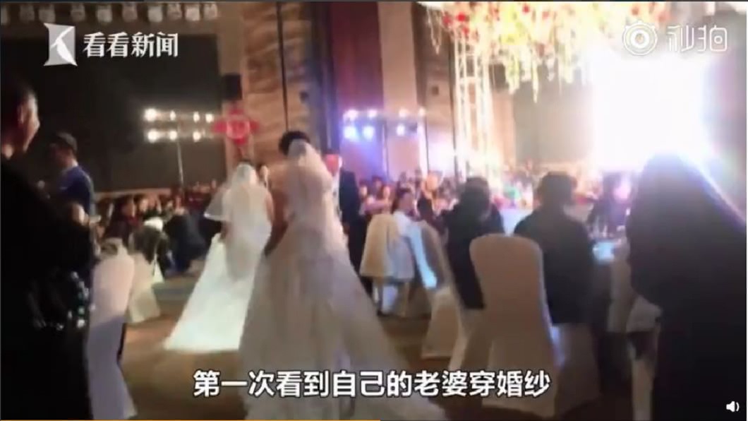 原來新人偷偷準備了一份大禮，要讓彼此的母親也穿上婚紗，一圓當年的夢想。(圖／翻攝自看看新聞)