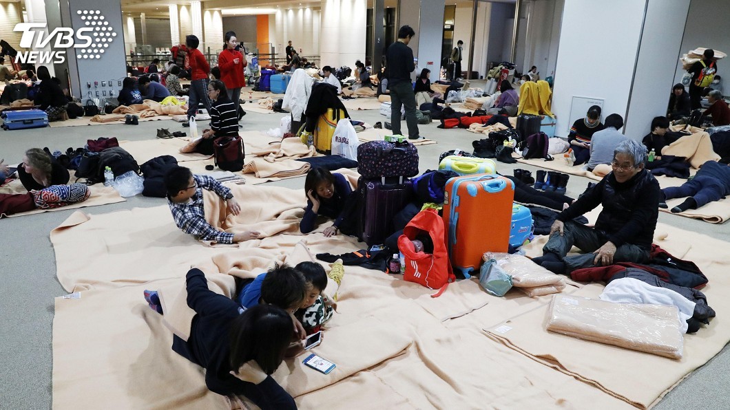 北海道地震4人輕傷 120人被迫在機場過夜