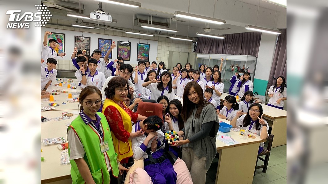 28年前車禍成植物人 體驗遲來的高中生活