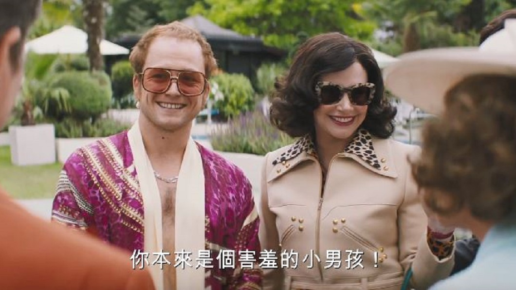 泰隆艾格頓拍火箭人　唱艾爾頓強經典歌