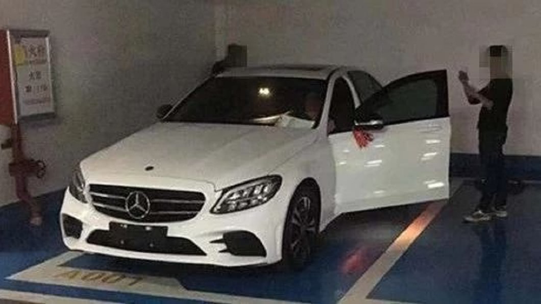 剛拿到新車…女超興奮開10分鐘 當場GG了